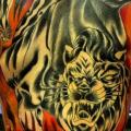Schlangen Rücken Löwen tattoo von Blood Sweat Tears