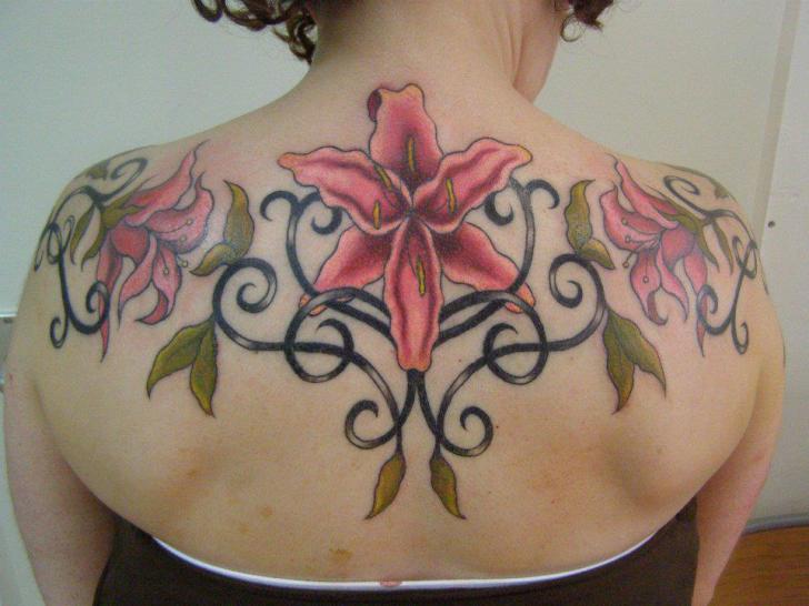 Back Flowers Tattoo by Tatouage Chatte Noire