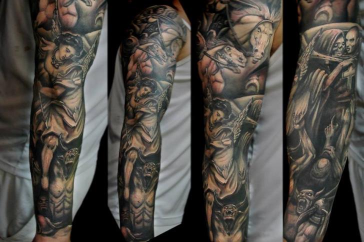 ファンタジー 天使 悪魔 上腕 タトゥー よって Javier Tattoo