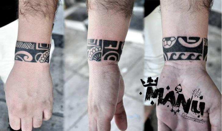 Tatuaje Brazo Mano Tribal por Dermagrafics