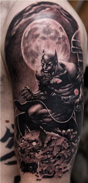 Tatuaje Hombro Fantasy Batman por Remis Tatooo
