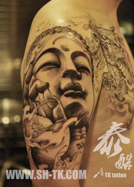 Tatuaje Hombro Buda Religioso por SH TH