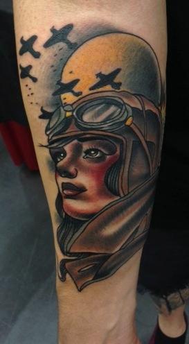 Tatuaje Brazo Aviador por Art Junkies Tattoos